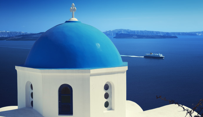 Ortodox church and ferry at Oia (Ia) village