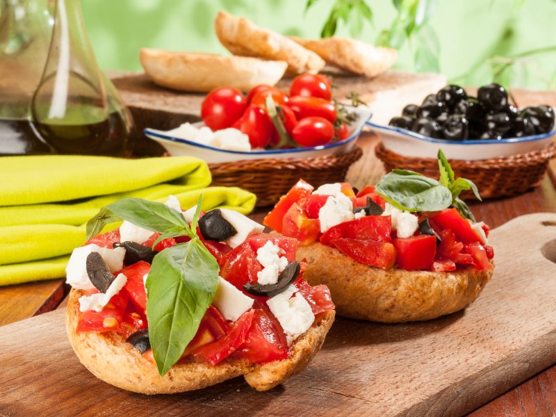 Frisella,Tomato,And,Cheese,Feta