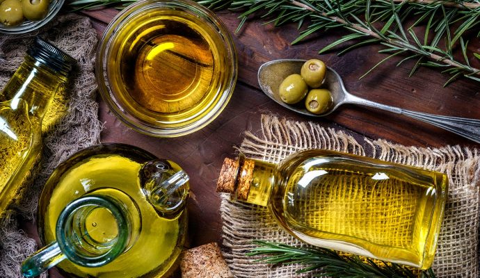 Olive oil tasting experience in Mykonos with Greek extra virgin olive oil and local products