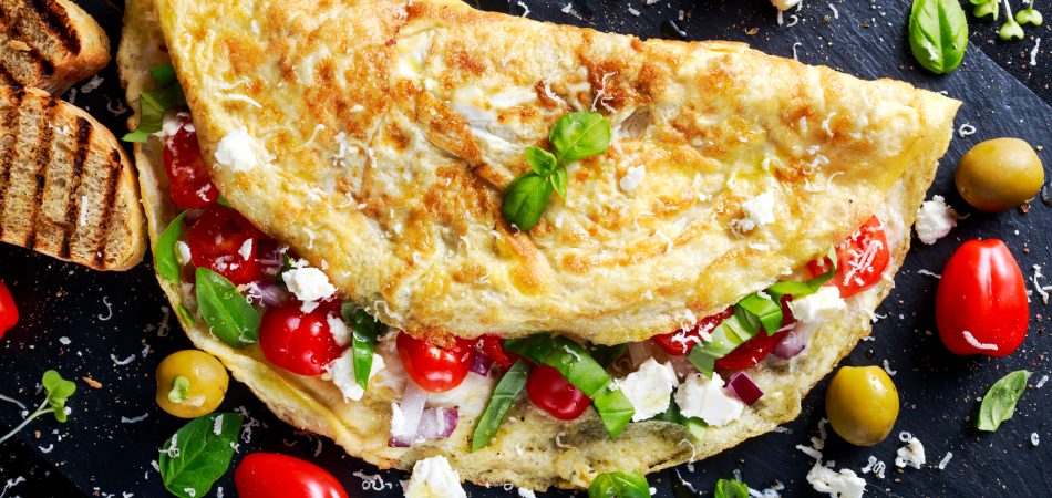 Vegetables,Omelette,With,Tomatoes,,Basil,,Greek,Cheese,,Parmesan,,Olives,,Toast.