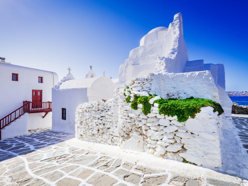 Mykonos,,Greece.,Whitewashed,Dotted,Alley,In,Old,City,Little,Venice,