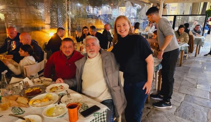 our clients with Antonis Seretis at traditional taverna Saita in Plaka